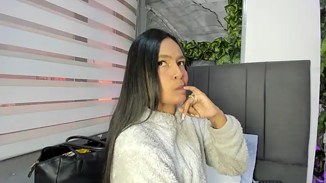 Fernanda liie  online show from 15, 12, 2025