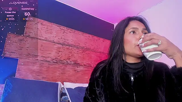 Fernanda liie  online show from 6, 6, 2026