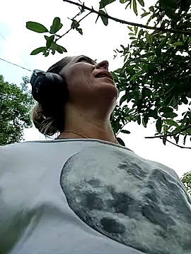 Sara Valkyri online show from 9, 3, 2025