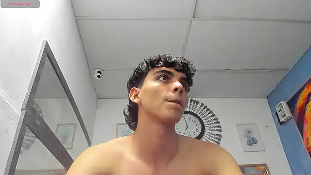 Snapshot of heiker_ chatting on 4, 3, 2025 heiker online show from 4, 3, 2025