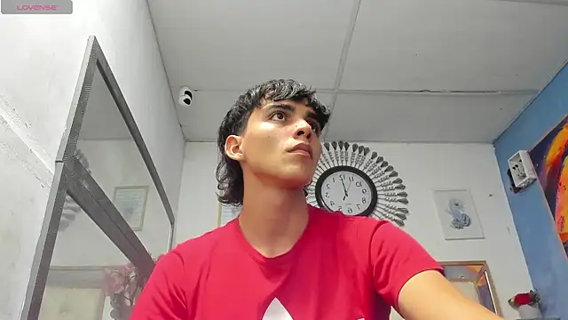 Snapshot of heiker_ chatting on 5, 3, 2025 heiker online show from 5, 3, 2025