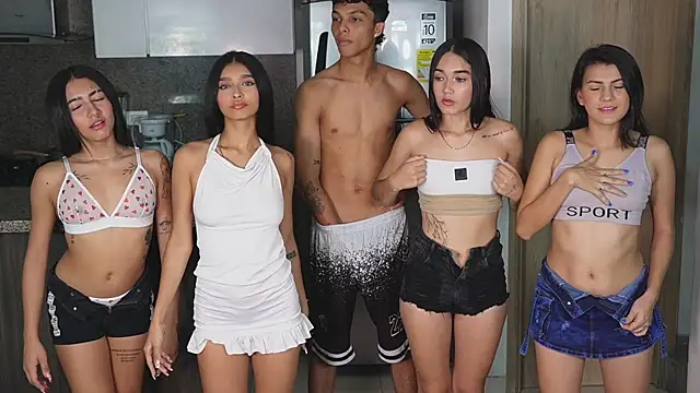 Petiteess online show from 19, 3, 2025