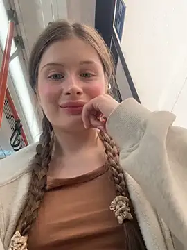 Snapshot of melicious_ chatting on 5, 3, 2025 melicious online show from 5, 3, 2025