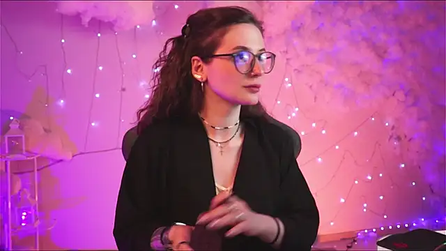 Snapshot of OliviaMcClean chatting on 19, 3, 2025 OliviaMcClean online show from 19, 3, 2025