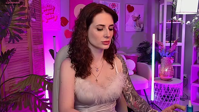 OliviaMcClean online show from 17, 6, 2026