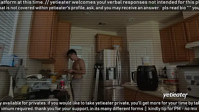Snapshot of yetieater chatting on 8, 6, 2026 yetieater online show from 8, 6, 2026