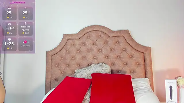 ArianaaGrace online show from 16, 12, 2025