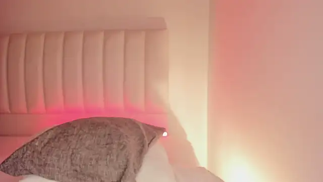 Snapshot of Hannahx__ chatting on 19, 10, 2025 Hannahx online show from 19, 10, 2025