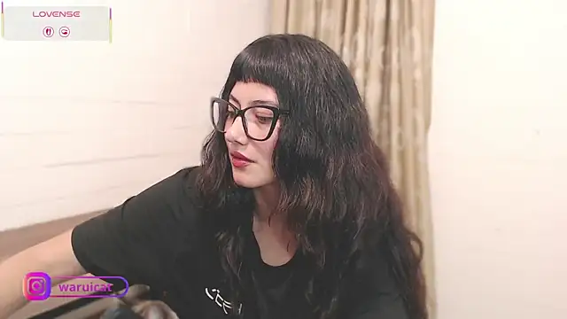 Snapshot of Laury_uri chatting on 5, 3, 2026 Laury uri online show from 5, 3, 2026