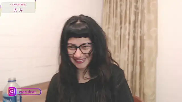 Snapshot of Laury_uri chatting on 6, 3, 2026 Laury uri online show from 6, 3, 2026