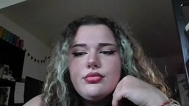 Snapshot of GreenNyx chatting on 11, 10, 2025 GreenNyx online show from 11, 10, 2025