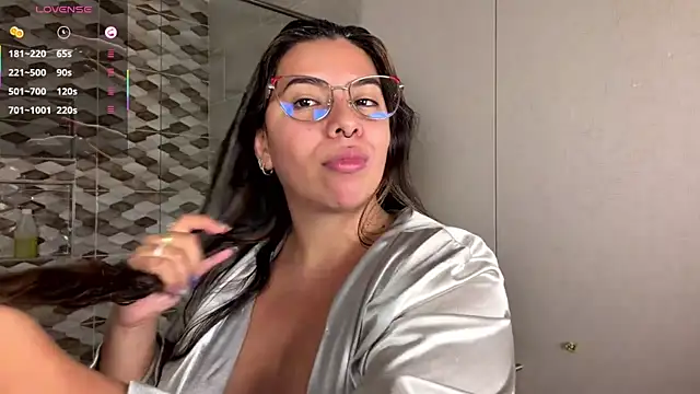 emilyy cooperr online show from 22, 4, 2026