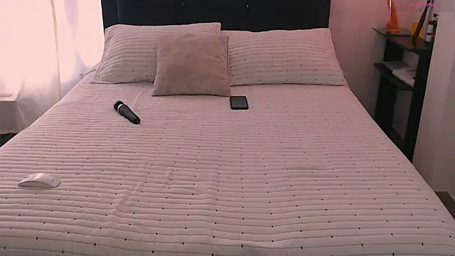 Sharlot-7 online show from 27, 4, 2026