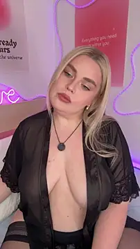 Snapshot of April_Vancee chatting on 8, 5, 2026 April Vancee online show from 8, 5, 2026