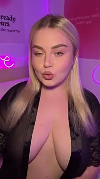 Snapshot of April_Vancee chatting on 9, 6, 2026 April Vancee online show from 9, 6, 2026
