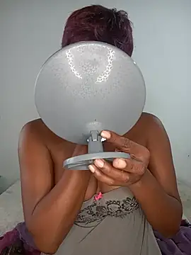 Snapshot of Missvixen81 chatting on 28, 5, 2026 Missvixen81 online show from 28, 5, 2026