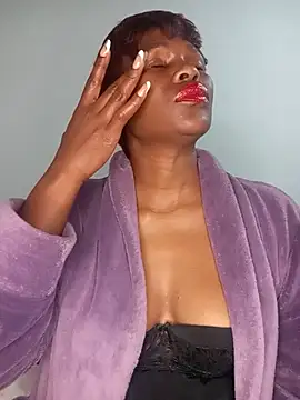 Snapshot of Missvixen81 chatting on 4, 7, 2026 Missvixen81 online show from 4, 7, 2026