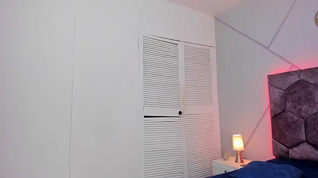 aurora collinss  online show from 18, 3, 2025