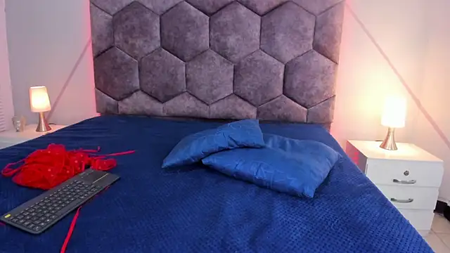 aurora collinss  online show from 20, 3, 2025