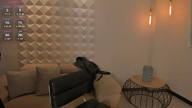 Snapshot of MaddisonCollins chatting on 13, 10, 2025 MaddisonCollins online show from 13, 10, 2025