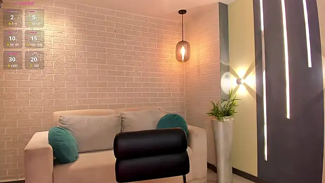 Snapshot of MaddisonCollins chatting on 31, 10, 2025 MaddisonCollins online show from 31, 10, 2025