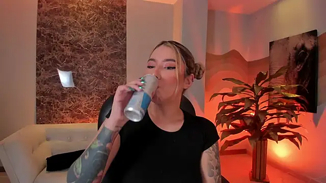 Snapshot of MaddisonCollins chatting on 7, 3, 2026 MaddisonCollins online show from 7, 3, 2026