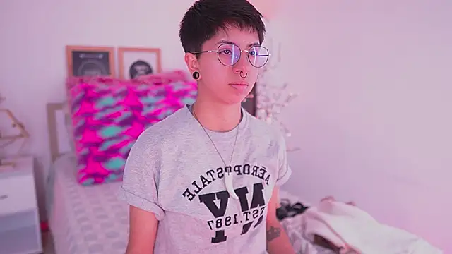 Snapshot of tommy_blue chatting on 11, 9, 2025 tommy blue online show from 11, 9, 2025