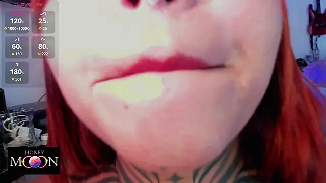 Snapshot of honey_mooon chatting on 12, 3, 2026 honey mooon online show from 12, 3, 2026