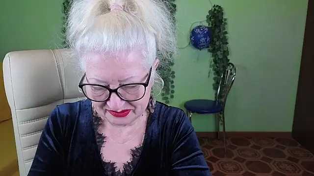 Maya Mayflower online show from 28, 9, 2025