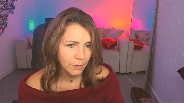 Snapshot of NicoleHitman chatting on 10, 10, 2025 NicoleHitman online show from 10, 10, 2025