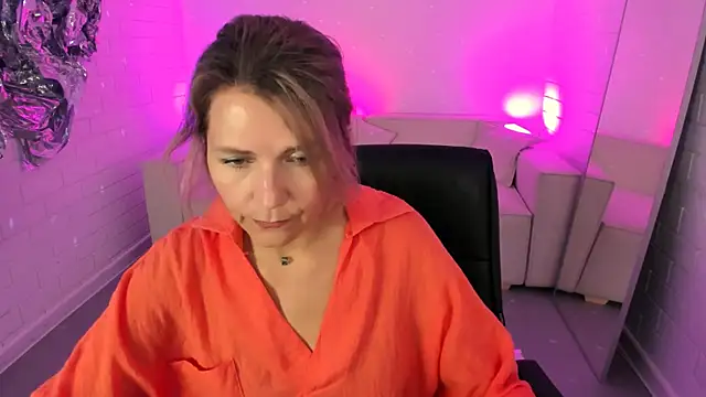 NicoleHitman online show from 3, 8, 2026