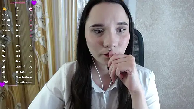 KateForLove online show from 4, 3, 2025