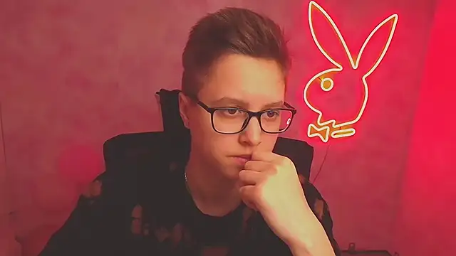 Snapshot of Bella_Swannn chatting on 12, 3, 2025 Bella Swannn online show from 12, 3, 2025