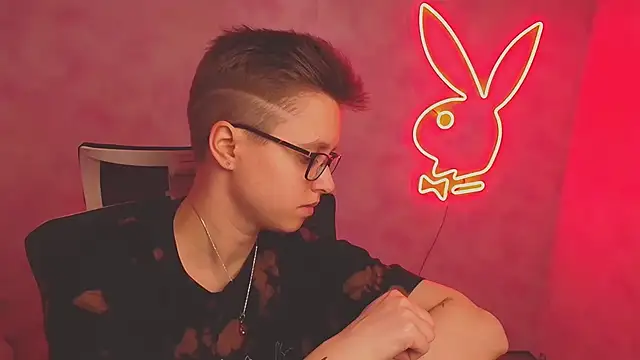 Snapshot of Bella_Swannn chatting on 12, 3, 2025 Bella Swannn online show from 12, 3, 2025