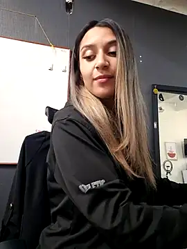 Isabella Varella online show from 14, 10, 2025