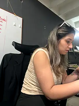 Isabella Varella online show from 13, 11, 2025