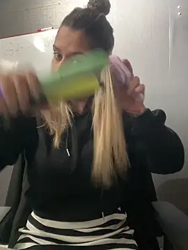 Isabella Varella online show from 4, 2, 2026