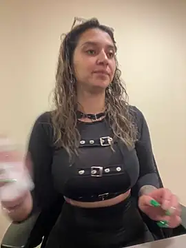 Isabella Varella online show from 9, 3, 2026