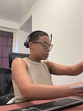 Melia Rayne online show from 24, 4, 2026