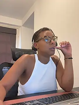 Melia Rayne online show from 25, 6, 2026