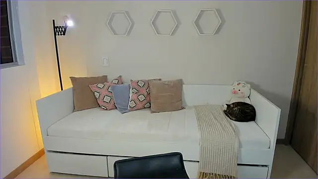 Snapshot of ValentinaMilann chatting on 21, 3, 2026 ValentinaMilann online show from 21, 3, 2026