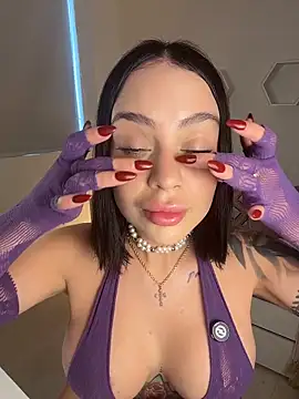 Snapshot of ValentinaMilann chatting on 5, 4, 2026 ValentinaMilann online show from 5, 4, 2026