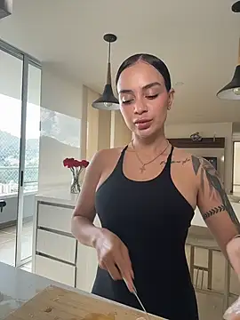 Snapshot of ValentinaMilann chatting on 4, 5, 2026 ValentinaMilann online show from 4, 5, 2026