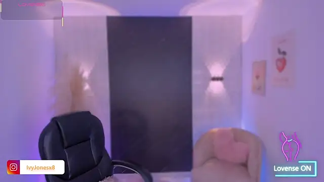 Snapshot of IvyJonesX chatting on 7, 6, 2026 IvyJonesX online show from 7, 6, 2026