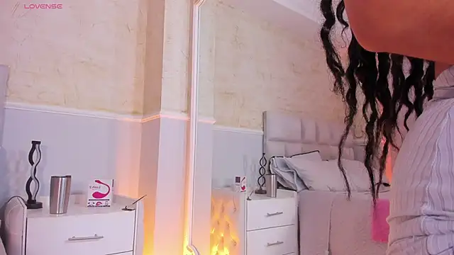 SarahLynn7 online show from 6, 3, 2025