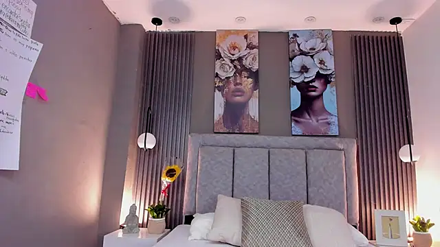 GiannaColling1 online show from 12, 9, 2025