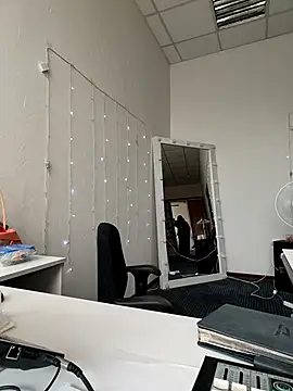 Juicy PeachLux online show from 10, 9, 2025