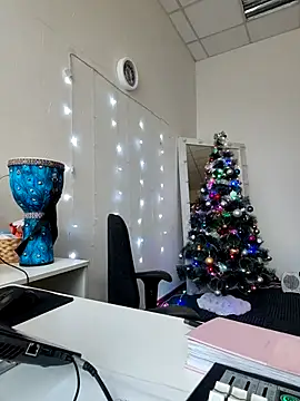 Juicy PeachLux online show from 14, 12, 2025