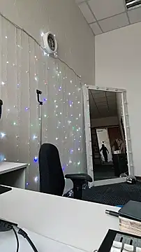 Juicy PeachLux online show from 16, 2, 2026