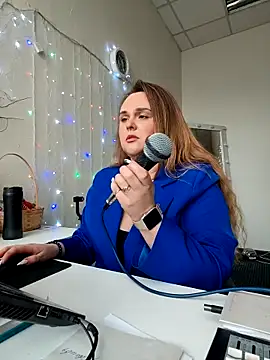 Juicy PeachLux online show from 25, 4, 2026